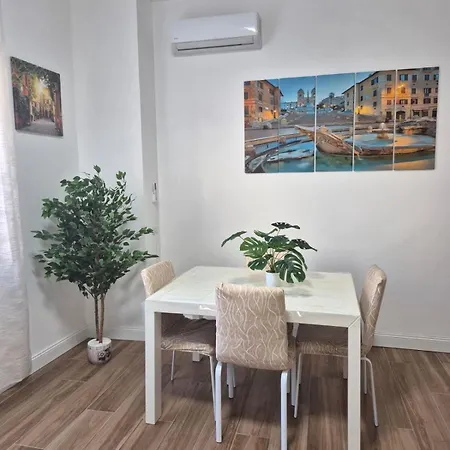 Aura Station Ciampino Apartment *